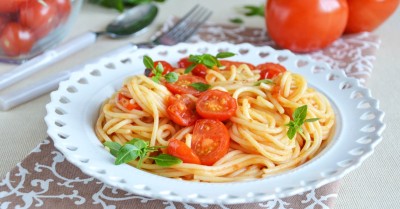 Макароны с помидорами на сковороде недорогой ужин
