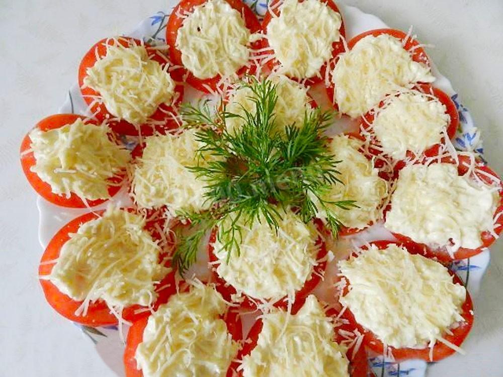 Закуска помидорная с сырно-чесночной начинкой рецепт с фото пошагово -  1000.menu