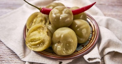 Соленые помидоры зеленые с хреном