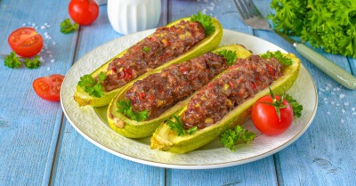 Лодочки из кабачков с фаршем в аэрогриле
