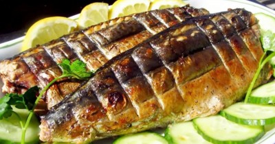  Скумбрия с чесночными стрелками на углях на решетке - пошаговый рецепт приготовления с фото  
