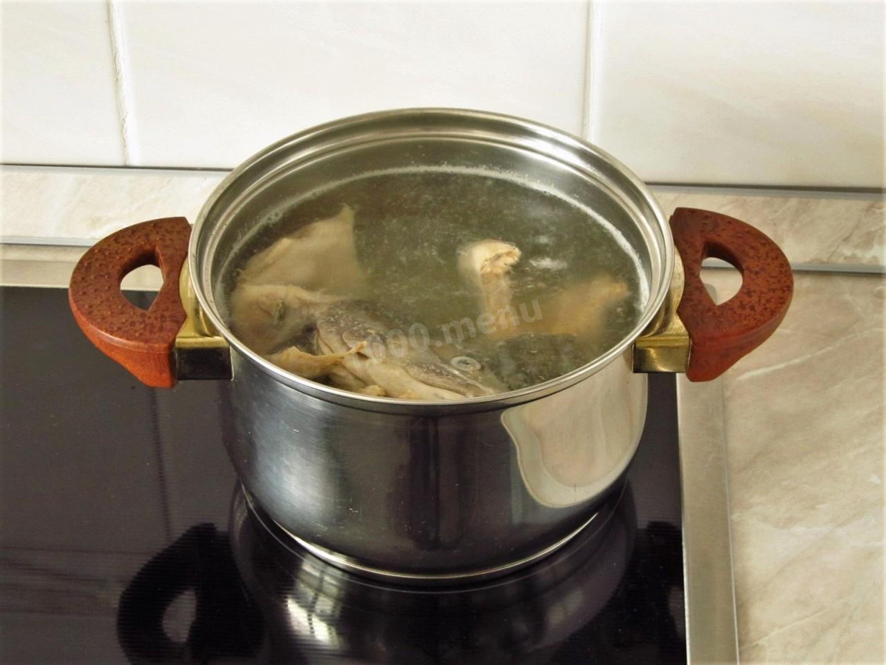 Варка рыбы. Сварить семгу на водяной бане. Сколько варить лосося до готовности. Сколько варить лосось для супа.