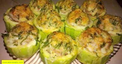 Кабачки со смешанным фаршем и майонезом