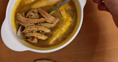 фасолевый суп с курицей и сухариками