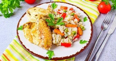 Рис с курицей и овощами в рукаве в духовке
