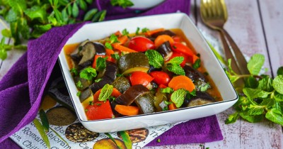 Овощное рагу с баклажанами и кабачками