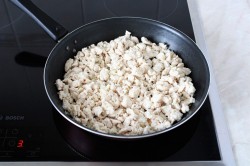 ржаные пирожки с мясом. pirojki iz rjanoi muki bez drojjei v. ржаные пирожки с мясом фото. ржаные пирожки с мясом-pirojki iz rjanoi muki bez drojjei v. картинка ржаные пирожки с мясом. картинка pirojki iz rjanoi muki bez drojjei v. Домашняя выпечка из ржаной муки отличается богатым вкусом и ароматом. Ржаные пирожки и пироги менее калорийны, чем пшеничные, и могут быть частью диетического или диабетического меню. Если освоить тонкости работы со ржаным тестом, то приготовление не займет много времени, а результат порадует всех членов семьи.