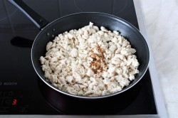 ржаные пирожки с мясом. pirojki iz rjanoi muki bez drojjei v. ржаные пирожки с мясом фото. ржаные пирожки с мясом-pirojki iz rjanoi muki bez drojjei v. картинка ржаные пирожки с мясом. картинка pirojki iz rjanoi muki bez drojjei v. Домашняя выпечка из ржаной муки отличается богатым вкусом и ароматом. Ржаные пирожки и пироги менее калорийны, чем пшеничные, и могут быть частью диетического или диабетического меню. Если освоить тонкости работы со ржаным тестом, то приготовление не займет много времени, а результат порадует всех членов семьи.
