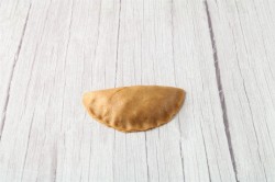 ржаные пирожки с мясом. pirojki iz rjanoi muki bez drojjei v. ржаные пирожки с мясом фото. ржаные пирожки с мясом-pirojki iz rjanoi muki bez drojjei v. картинка ржаные пирожки с мясом. картинка pirojki iz rjanoi muki bez drojjei v. Домашняя выпечка из ржаной муки отличается богатым вкусом и ароматом. Ржаные пирожки и пироги менее калорийны, чем пшеничные, и могут быть частью диетического или диабетического меню. Если освоить тонкости работы со ржаным тестом, то приготовление не займет много времени, а результат порадует всех членов семьи.