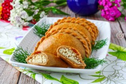 ржаные пирожки с мясом. pirojki iz rjanoi muki bez drojjei v. ржаные пирожки с мясом фото. ржаные пирожки с мясом-pirojki iz rjanoi muki bez drojjei v. картинка ржаные пирожки с мясом. картинка pirojki iz rjanoi muki bez drojjei v. Домашняя выпечка из ржаной муки отличается богатым вкусом и ароматом. Ржаные пирожки и пироги менее калорийны, чем пшеничные, и могут быть частью диетического или диабетического меню. Если освоить тонкости работы со ржаным тестом, то приготовление не займет много времени, а результат порадует всех членов семьи.