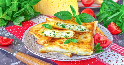 Хачапури из лаваша с творогом на сковороде