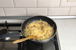 спагетти карбонара рецепты с фото. klassicheskaya pasta karbonara 1617689349 10 min. спагетти карбонара рецепты с фото фото. спагетти карбонара рецепты с фото-klassicheskaya pasta karbonara 1617689349 10 min. картинка спагетти карбонара рецепты с фото. картинка klassicheskaya pasta karbonara 1617689349 10 min. Карбонара – один из самых известных итальянских рецептов пасты. Более точно – спагетти карбонара. Трудно поверить, но приготовить такую пасту может кто угодно, рецепт очень простой и не затратный.