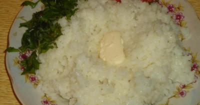 Тушеный рис с луком и мускатным орехом