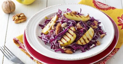Салат с краснокочанной капустой и грецкими орехами