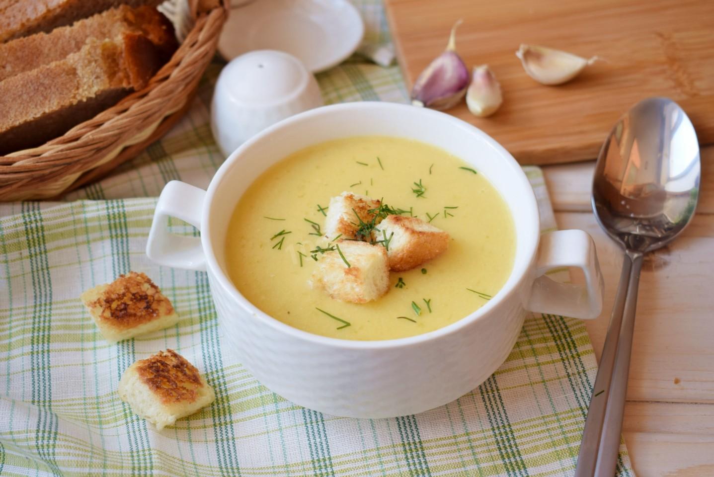 Крем суп для детей. Картофельный суп пюре. Суп консоме. Кабачковый суп пюре. Картофельный крем суп.