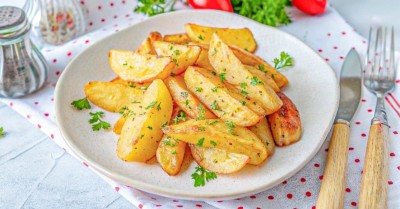 Жареная картошка с чесноком на сковороде по деревенски