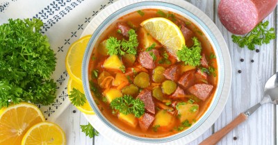 Солянка с копченой колбасой