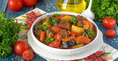 Мясо тушеное с баклажанами