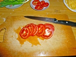 Пицца колбасой помидорами рецепт. picca na prostom teste s kopchenoi kolbasoi i pomidorami 1616655127 10 min. Пицца колбасой помидорами рецепт фото. Пицца колбасой помидорами рецепт-picca na prostom teste s kopchenoi kolbasoi i pomidorami 1616655127 10 min. картинка Пицца колбасой помидорами рецепт. картинка picca na prostom teste s kopchenoi kolbasoi i pomidorami 1616655127 10 min. Для приготовления теста для пиццы необходимо сначала растопить сливочное масло в микроволновой печи до жидкого состояния. Масло немного охладить, добавить яйцо и размешать при помощи вилки.
