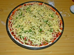 Пицца колбасой помидорами рецепт. picca na prostom teste s kopchenoi kolbasoi i pomidorami 1616655127 19 min. Пицца колбасой помидорами рецепт фото. Пицца колбасой помидорами рецепт-picca na prostom teste s kopchenoi kolbasoi i pomidorami 1616655127 19 min. картинка Пицца колбасой помидорами рецепт. картинка picca na prostom teste s kopchenoi kolbasoi i pomidorami 1616655127 19 min. Для приготовления теста для пиццы необходимо сначала растопить сливочное масло в микроволновой печи до жидкого состояния. Масло немного охладить, добавить яйцо и размешать при помощи вилки.