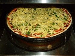 Пицца колбасой помидорами рецепт. picca na prostom teste s kopchenoi kolbasoi i pomidorami 1616655127 20 min. Пицца колбасой помидорами рецепт фото. Пицца колбасой помидорами рецепт-picca na prostom teste s kopchenoi kolbasoi i pomidorami 1616655127 20 min. картинка Пицца колбасой помидорами рецепт. картинка picca na prostom teste s kopchenoi kolbasoi i pomidorami 1616655127 20 min. Для приготовления теста для пиццы необходимо сначала растопить сливочное масло в микроволновой печи до жидкого состояния. Масло немного охладить, добавить яйцо и размешать при помощи вилки.
