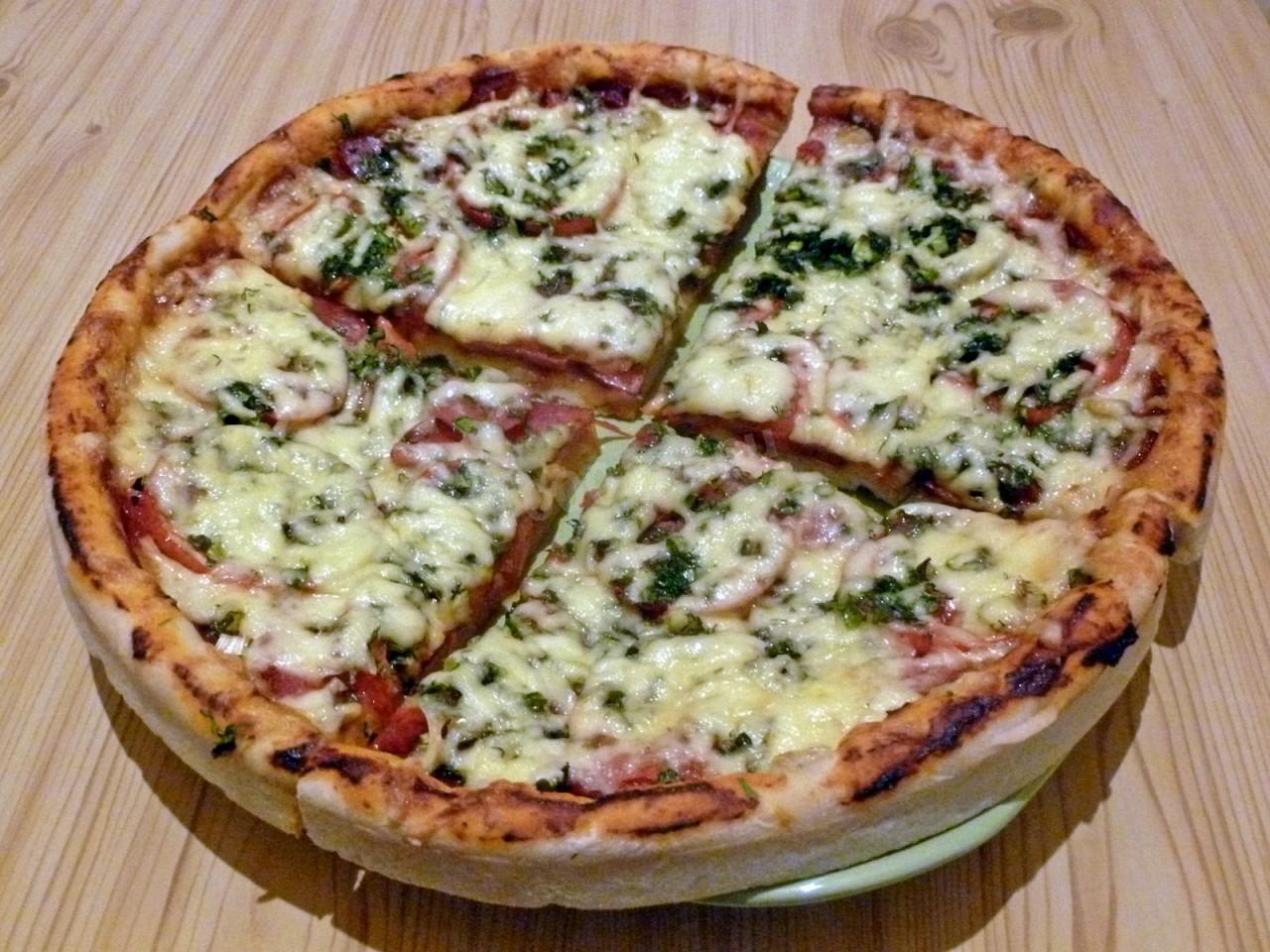 рецепт приготовления домашней пиццы в духовке с колбасой и сыром фото 33