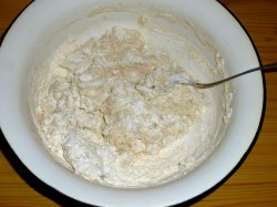 Пицца колбасой помидорами рецепт. picca na prostom teste s kopchenoi kolbasoi i pomidorami 1616655127 4 min. Пицца колбасой помидорами рецепт фото. Пицца колбасой помидорами рецепт-picca na prostom teste s kopchenoi kolbasoi i pomidorami 1616655127 4 min. картинка Пицца колбасой помидорами рецепт. картинка picca na prostom teste s kopchenoi kolbasoi i pomidorami 1616655127 4 min. Для приготовления теста для пиццы необходимо сначала растопить сливочное масло в микроволновой печи до жидкого состояния. Масло немного охладить, добавить яйцо и размешать при помощи вилки.