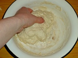 Пицца колбасой помидорами рецепт. picca na prostom teste s kopchenoi kolbasoi i pomidorami 1616655127 6 min. Пицца колбасой помидорами рецепт фото. Пицца колбасой помидорами рецепт-picca na prostom teste s kopchenoi kolbasoi i pomidorami 1616655127 6 min. картинка Пицца колбасой помидорами рецепт. картинка picca na prostom teste s kopchenoi kolbasoi i pomidorami 1616655127 6 min. Для приготовления теста для пиццы необходимо сначала растопить сливочное масло в микроволновой печи до жидкого состояния. Масло немного охладить, добавить яйцо и размешать при помощи вилки.
