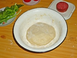Пицца колбасой помидорами рецепт. picca na prostom teste s kopchenoi kolbasoi i pomidorami 1616655127 7 min. Пицца колбасой помидорами рецепт фото. Пицца колбасой помидорами рецепт-picca na prostom teste s kopchenoi kolbasoi i pomidorami 1616655127 7 min. картинка Пицца колбасой помидорами рецепт. картинка picca na prostom teste s kopchenoi kolbasoi i pomidorami 1616655127 7 min. Для приготовления теста для пиццы необходимо сначала растопить сливочное масло в микроволновой печи до жидкого состояния. Масло немного охладить, добавить яйцо и размешать при помощи вилки.