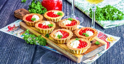 Тарталетки с сыром и икрой