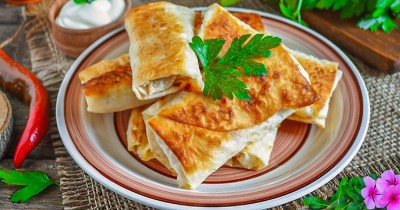 Лаваш с яйцом и зеленым луком
