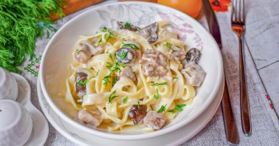 Паста фетучини курица с грибами в сливочном соусе