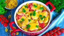 Макарони з сиром та помідорами в духовці