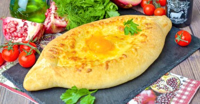 Хачапури по аджарски с сыром сулугуни в духовке