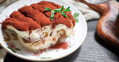 Классический десерт тирамису с печеньем