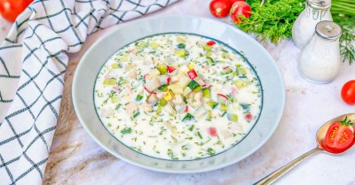 Вкусная окрошка с курицей на кефире