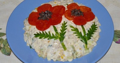  Салат с печенью трески с огурцами и кукурузой - пошаговый рецепт приготовления с фото  