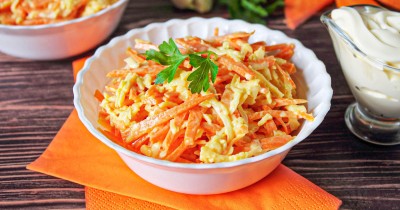 Салат из моркови с чесноком и сыром
