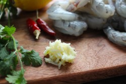 обжаренные креветки с чесноком и соевым соусом рецепт. krevetki jarenye s chesnokom v soevom souse na skovorode 1602876317 5 min. обжаренные креветки с чесноком и соевым соусом рецепт фото. обжаренные креветки с чесноком и соевым соусом рецепт-krevetki jarenye s chesnokom v soevom souse na skovorode 1602876317 5 min. картинка обжаренные креветки с чесноком и соевым соусом рецепт. картинка krevetki jarenye s chesnokom v soevom souse na skovorode 1602876317 5 min. Жареные креветки обладают весьма оригинальным вкусом и послужат изысканной закуской, разбавляя привычную обыденность. Поэтому мы предлагаем 7 разных рецептов приготовления креветок, жаренных в соевом соусе с чесноком.