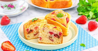 Булочки с клубникой