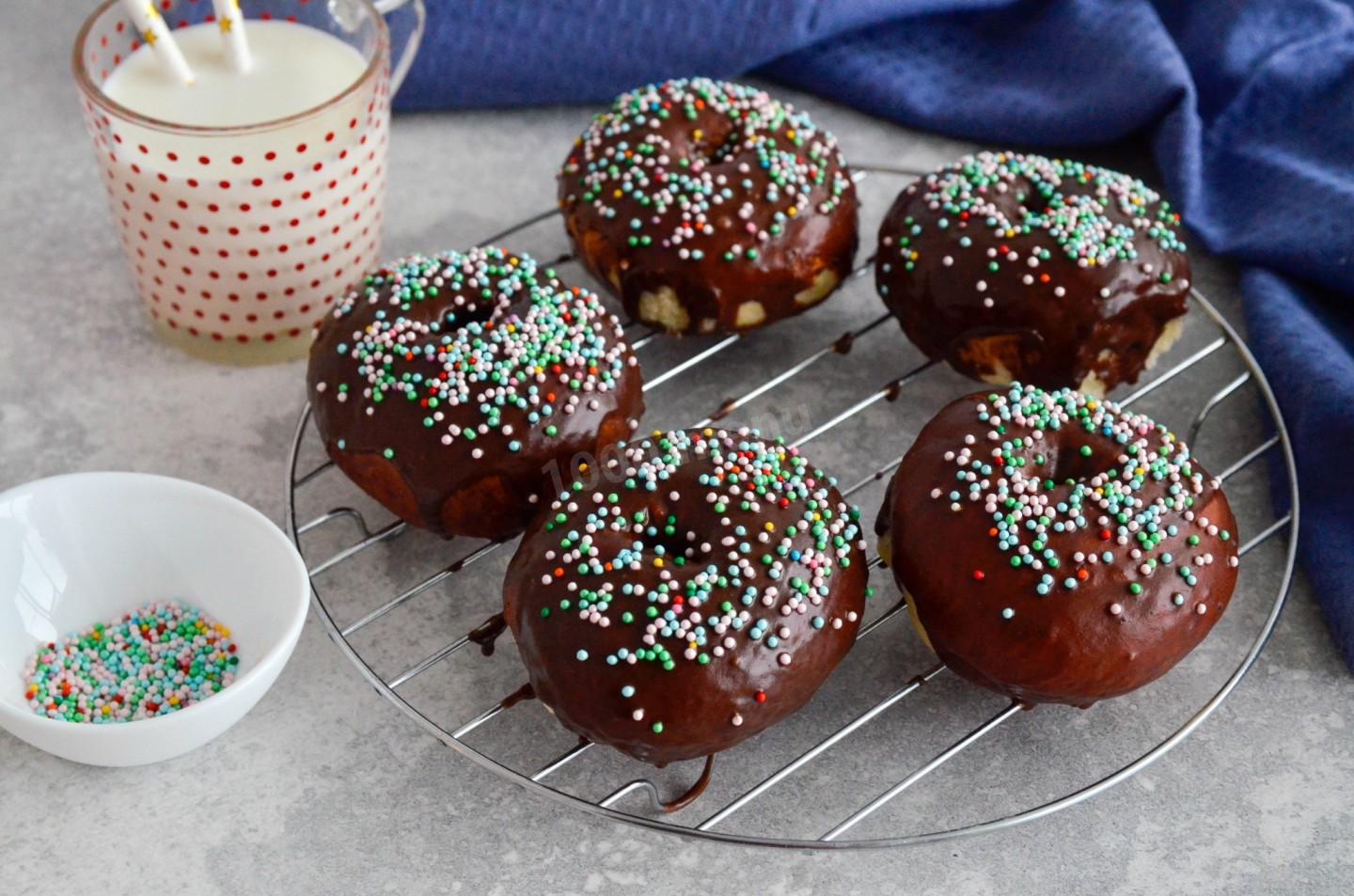 Рецепт 1: Классические пончики с шоколадной глазурью