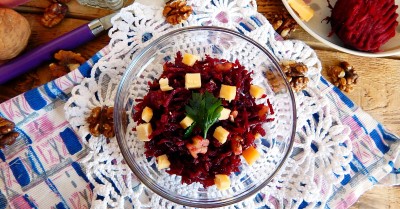  Салат из свеклы без варки с твердым сыром и грецким орехом - пошаговый рецепт приготовления с фото  