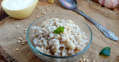 Перловка со сливочным маслом и специями