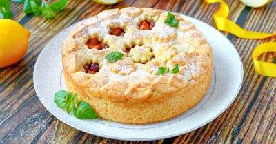 Песочный пирог с грушей и изюмом