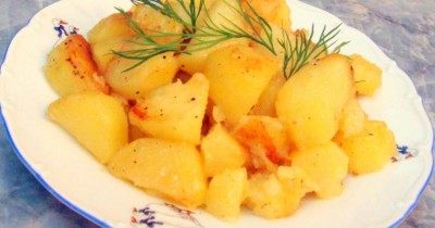 Жареная картошка со специями в мультиварке