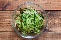 салат загадка для гостей с яичными блинчиками и курицей рецепт. Смотреть фото салат загадка для гостей с яичными блинчиками и курицей рецепт. Смотреть картинку салат загадка для гостей с яичными блинчиками и курицей рецепт. Картинка про салат загадка для гостей с яичными блинчиками и курицей рецепт. Фото салат загадка для гостей с яичными блинчиками и курицей рецепт
