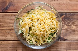 салат загадка для гостей с яичными блинчиками и курицей рецепт. Смотреть фото салат загадка для гостей с яичными блинчиками и курицей рецепт. Смотреть картинку салат загадка для гостей с яичными блинчиками и курицей рецепт. Картинка про салат загадка для гостей с яичными блинчиками и курицей рецепт. Фото салат загадка для гостей с яичными блинчиками и курицей рецепт