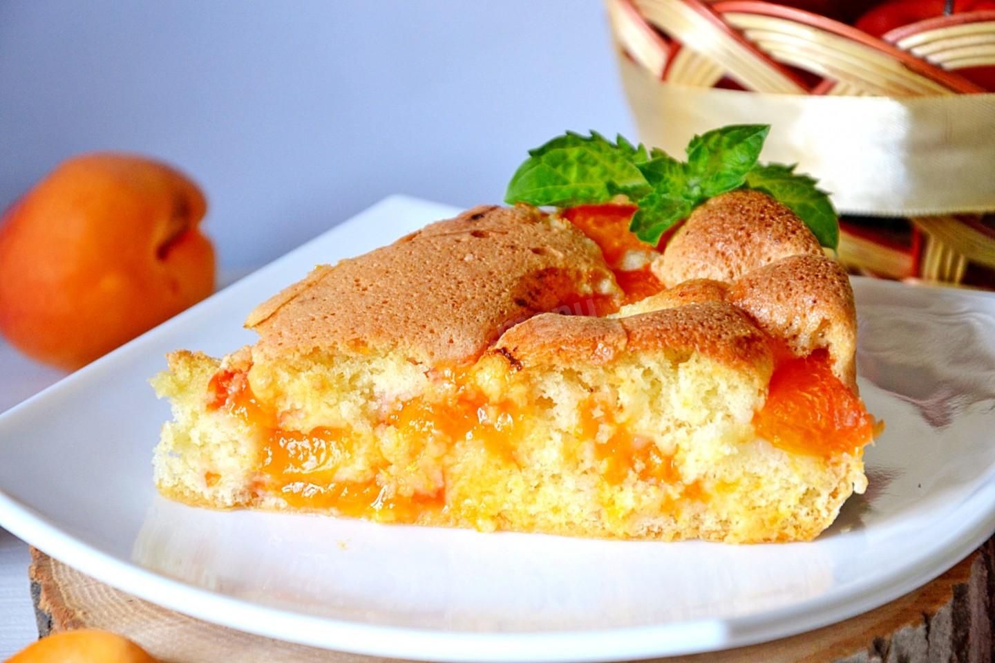 Пирог с абрикосами: 3 простых рецепта