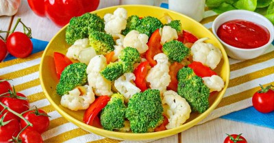 Цветная и брокколи на сковороде