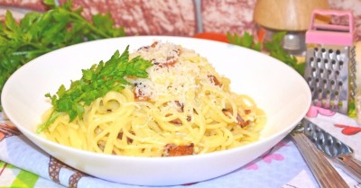 Макароны Карбонара со сливками и чесноком